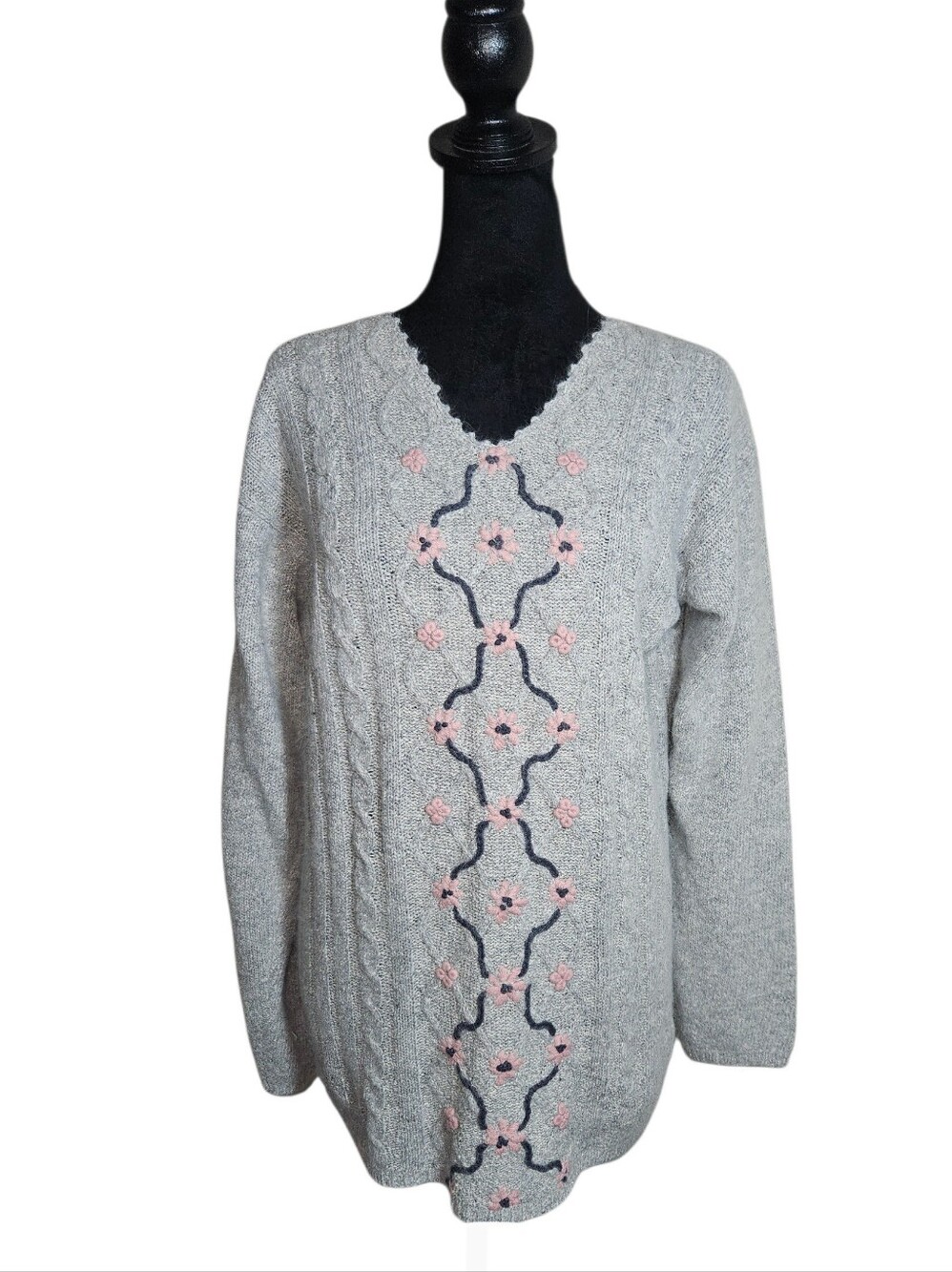Vintage Y2K Debenhams Gray V-Neck Cottagecore Sweater with Pink Florals Size M